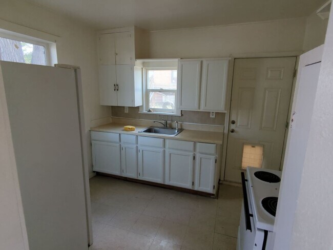 Building Photo - 1 Bed - 1 Bath