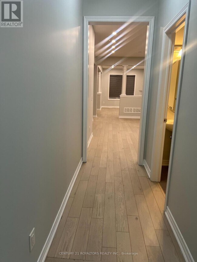 Building Photo - 12 Foliage Dr