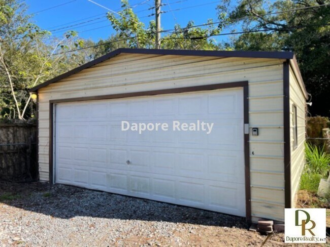 Foto del edificio - FULLY REMODELED 3 Bedroom, 1.5 Bath, Garag...