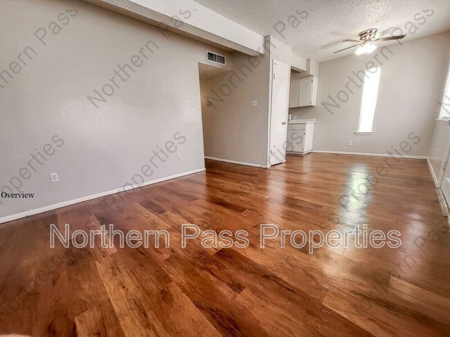 Building Photo - 5209 Carousel Dr