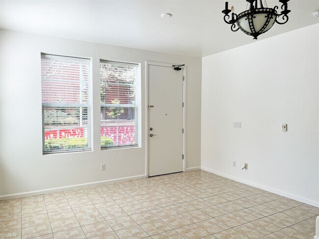 Building Photo - 3 br, 3.5 bath Townhome - 446 Marina Way