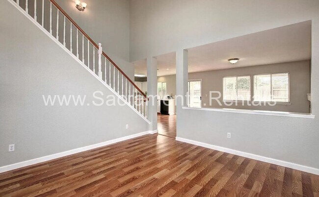 Building Photo - Spacious Elk Grove 5bd/3ba House with 3 Car Garage