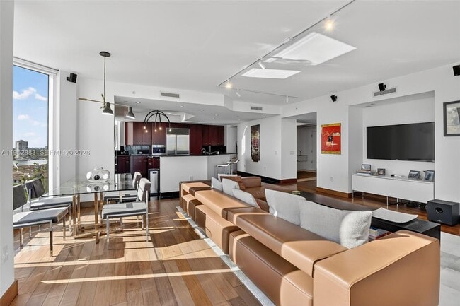 Building Photo - 6000 Island Blvd