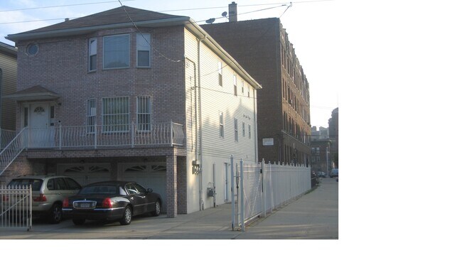 Building Photo - 900 Pavonia Ave