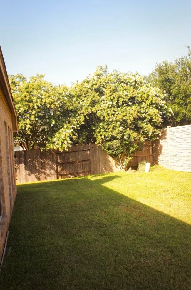 Foto del edificio - 22119 Canyonwood Park Ln