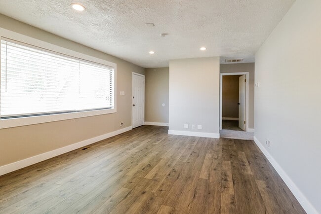 Building Photo - NOW OFFERING THE FIRST FULL MONTH FREE!!