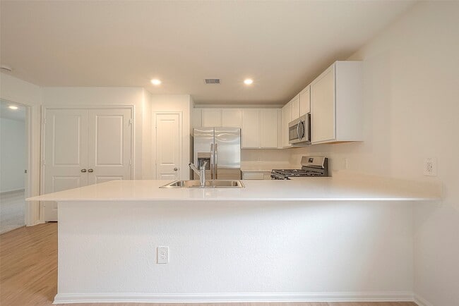Building Photo - 1491 Las Cuevas Dr