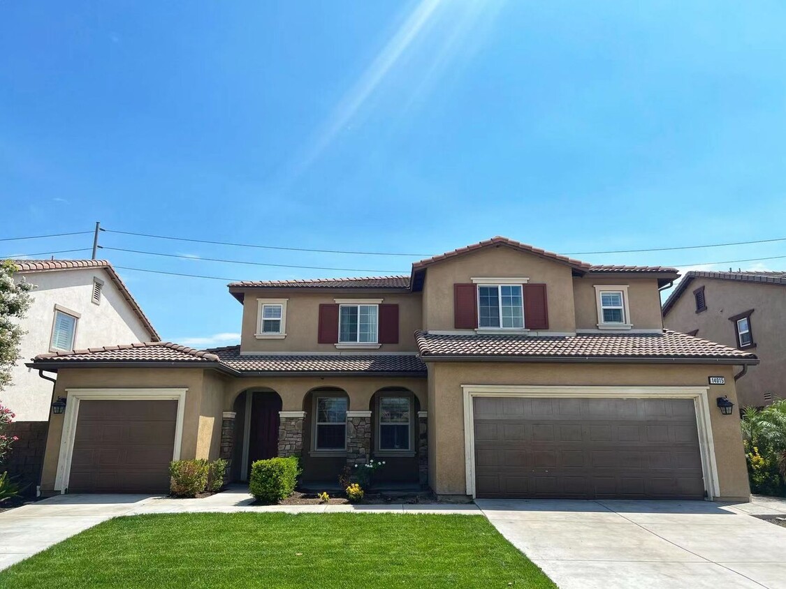 Primary Photo - 4 Bedroom home for leasing in Eastvale