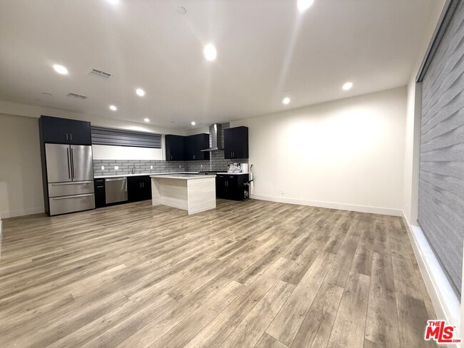 Foto del edificio - 4737 Elmwood Ave