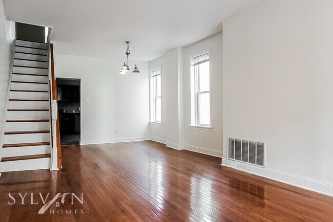 Foto del edificio - Prepare to fall in love with this 4 bedroo...