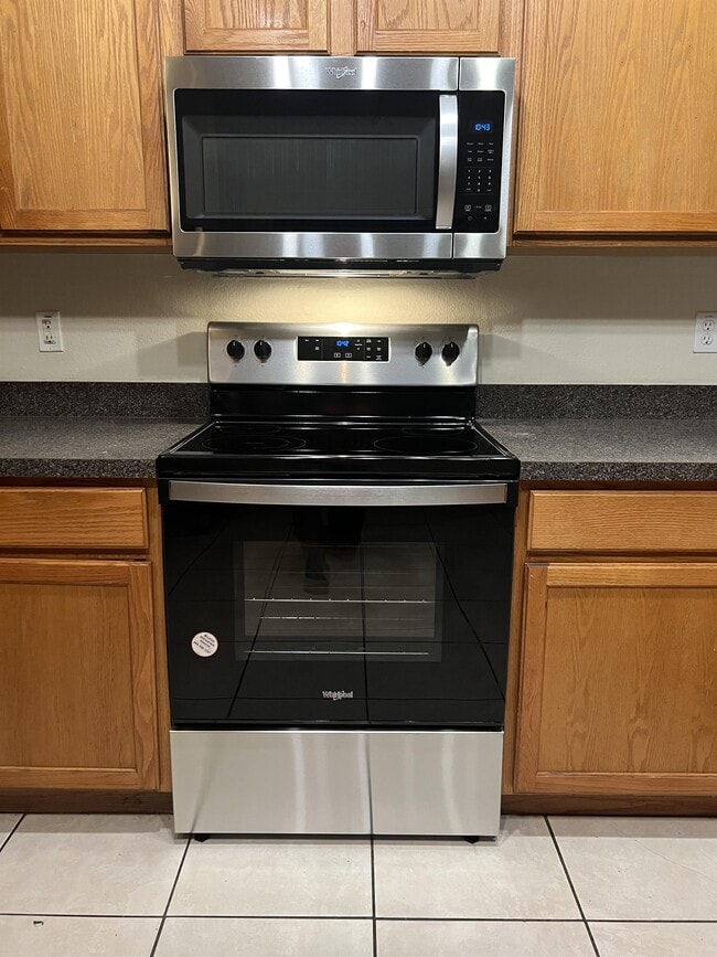 Photo - 145 Southampton Dr House