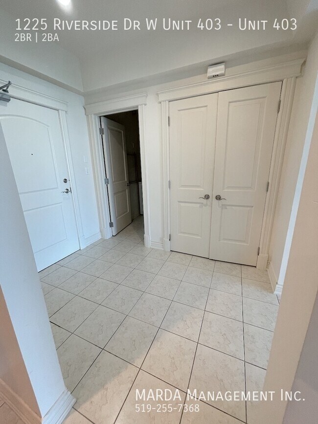Building Photo - WATERFRONT CONDO 2 BED/2 BATH -RIVERSIDE DR + HYDRO & GAS!