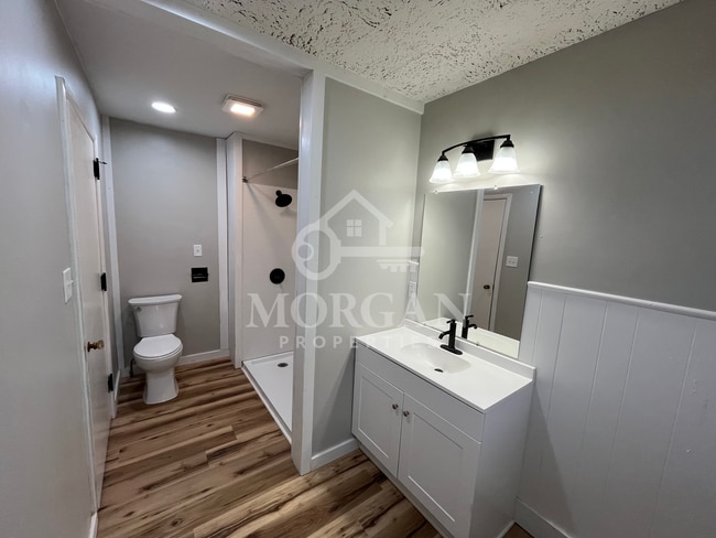 Building Photo - 815 S Main St