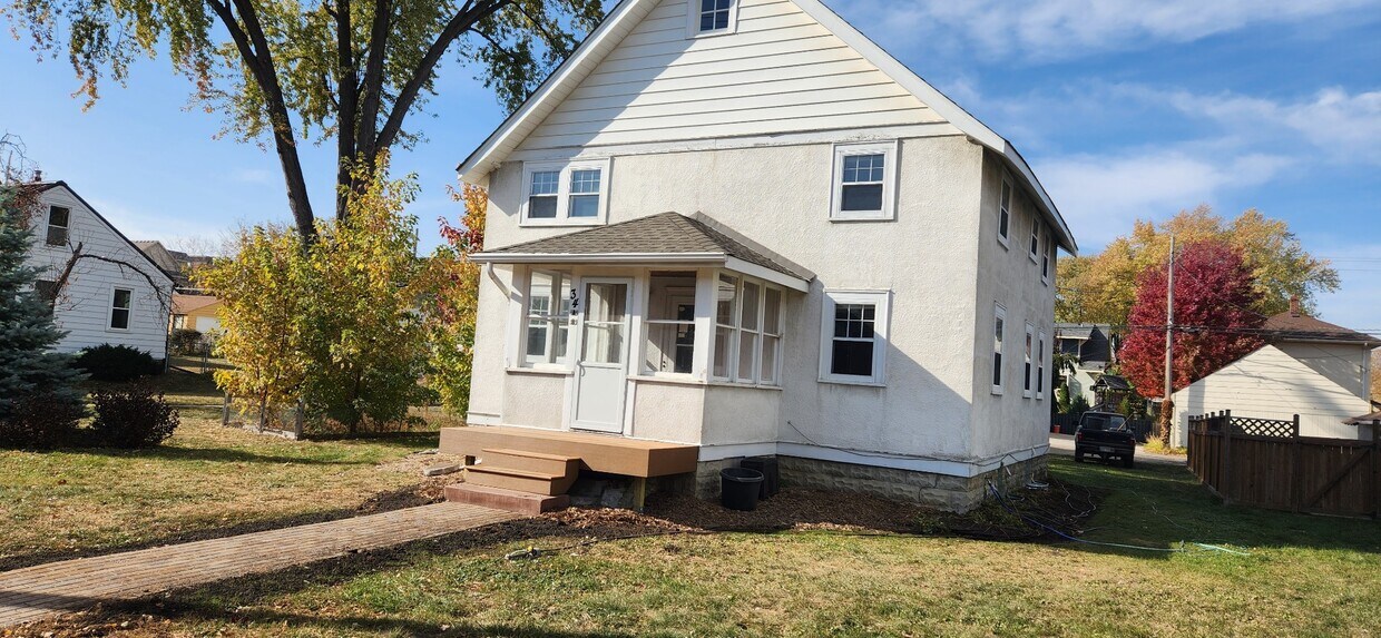 34 6th Ave N Unit upper, Hopkins, MN 55343 Apartments in Hopkins, MN