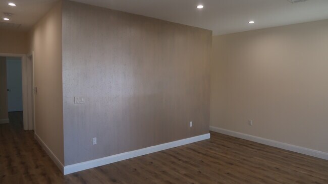 Sala de estar - 441 S Main St