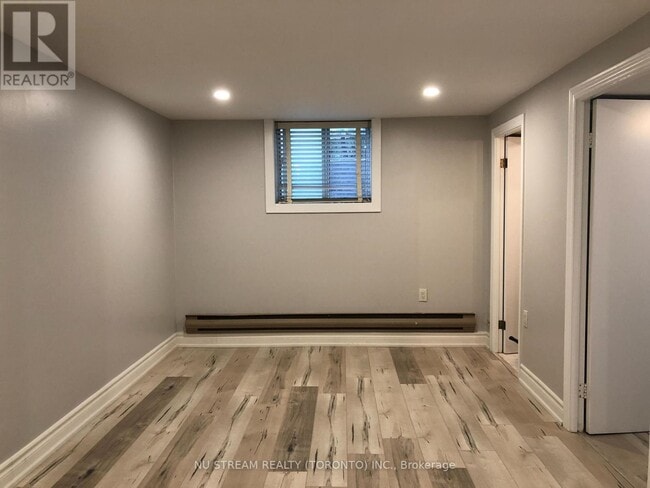 Building Photo - 465 Sutherland Dr