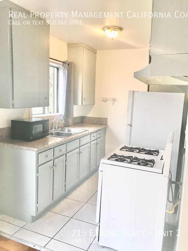 Building Photo - 2 Bedroom 1 Bathroom Unit- Available Now!