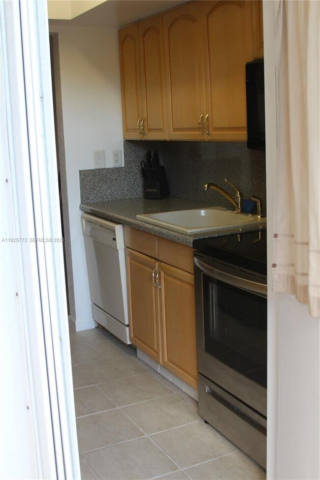 Foto del edificio - 1300 N Ocean Blvd