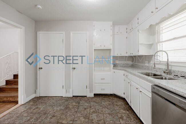 Building Photo - 609 Mitchell Cir