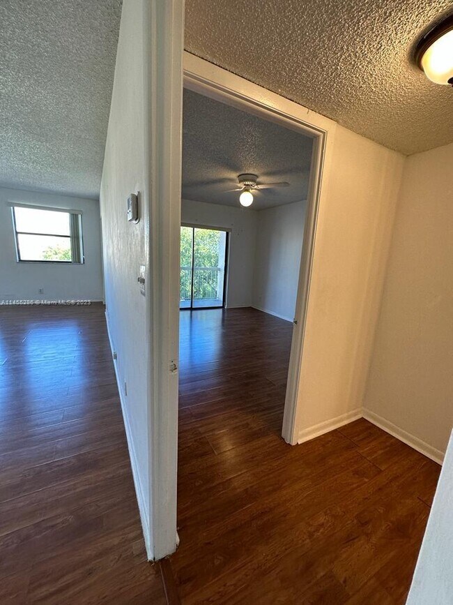 Foto del edificio - 8160 Geneva Ct