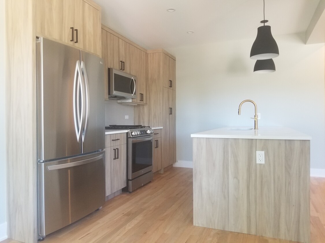 Foto principal - 2455 W Logan Blvd