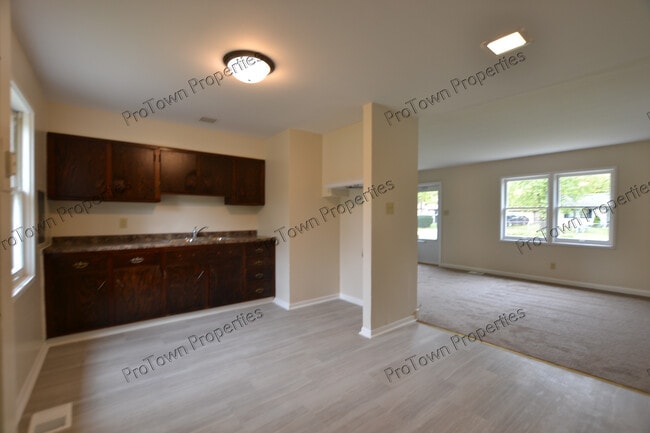 Building Photo - 201 Luana Rd