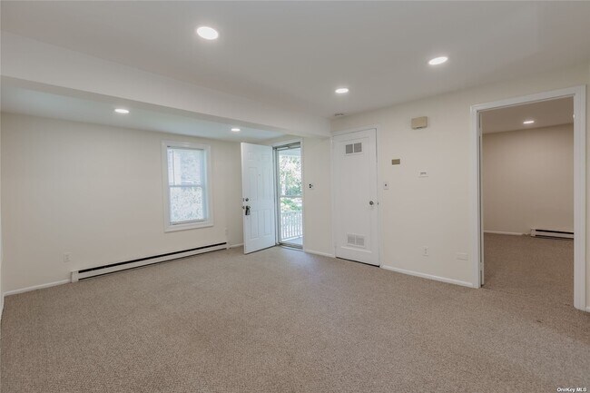 Foto del edificio - 192 Woodhull Rd