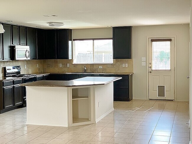 Foto del edificio - Light & Bright 4/2/2 in Heartland For Rent!