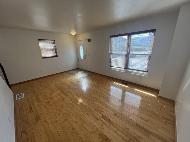 Foto del edificio - 2355 W 32nd Ave