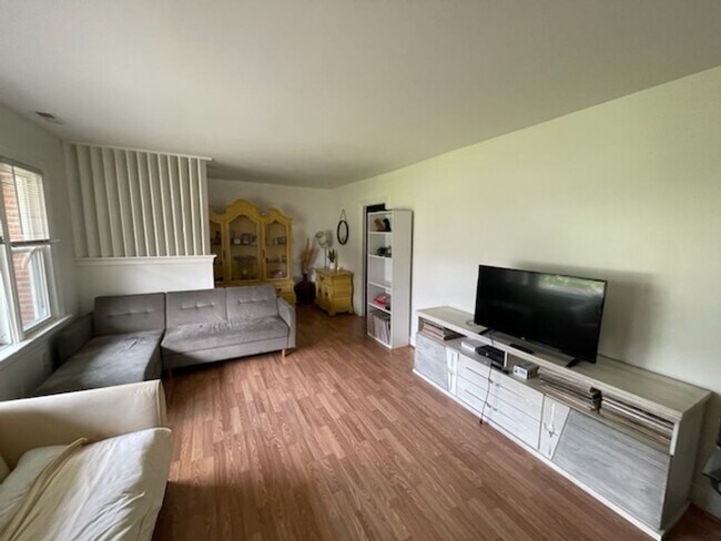 Foto del edificio - Charming Henrico Three Bedroom Rancher Ava...