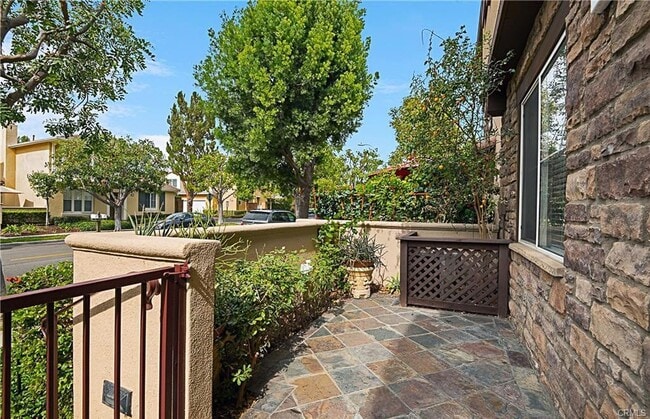 Building Photo - 5 Moonstone