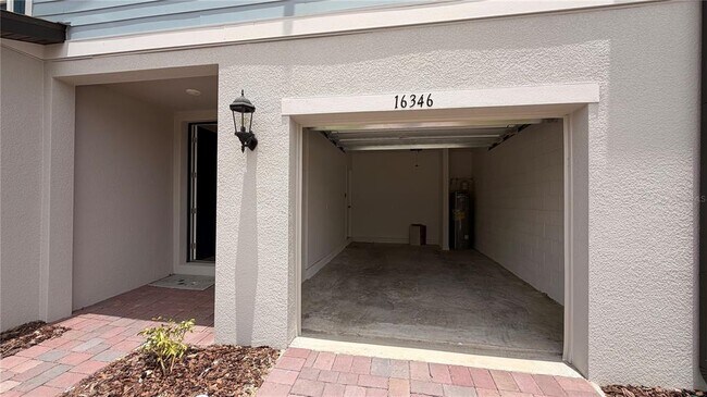 Foto del edificio - 16346 Bird of Paradise Ave