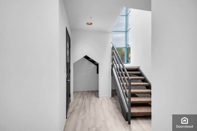 Building Photo - 5012 W 119th St