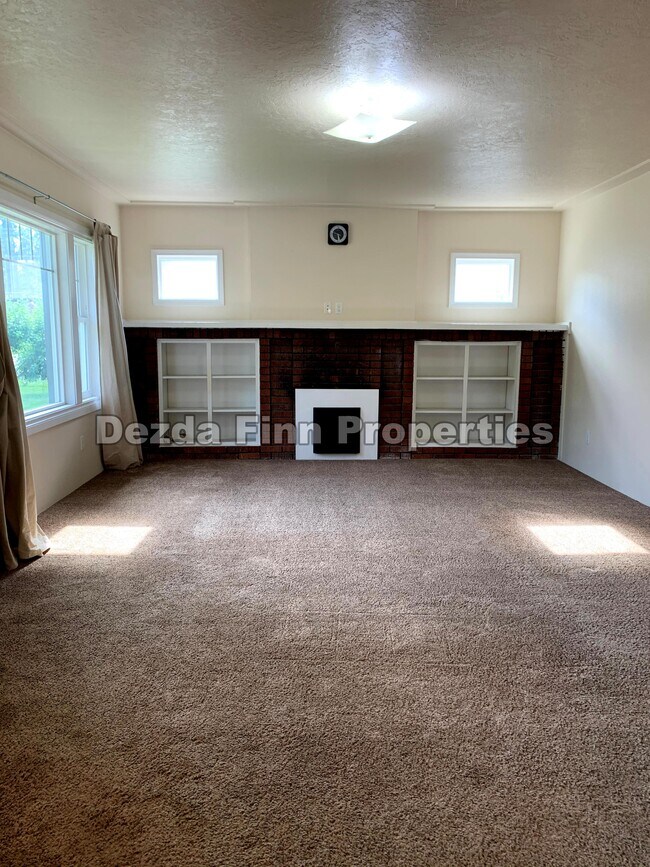 Building Photo - 1017 E 29th Ave