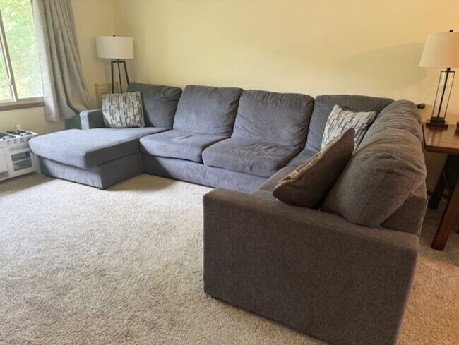 Foto del edificio - Great *3Bed*2.5Bath duplex in great Bloomi...
