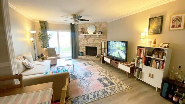 Foto del edificio - 4715 Misty Slope Ln
