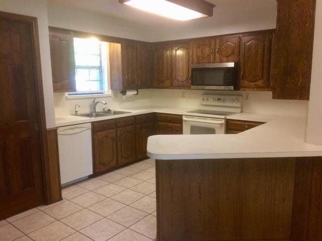 Building Photo - 1225 Lois Ln