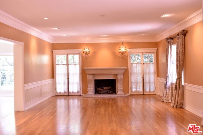 Foto del edificio - 623 N Beverly Dr