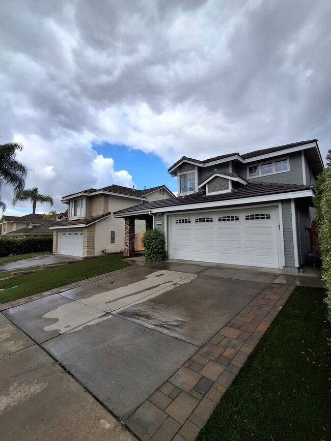 Building Photo - Beautifully Remodeled 4-Bedroom, 3-Bath w/ 2 Car-Garage and Central AC/Heat! MUST SEE!!!