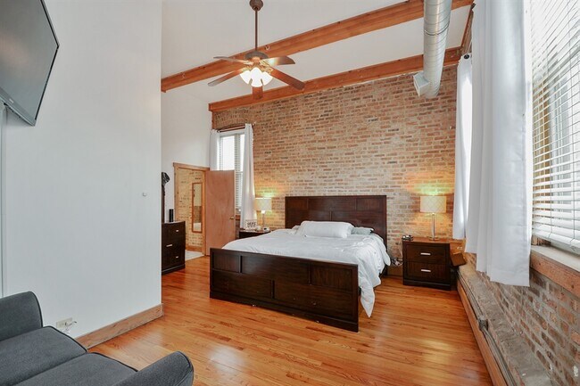 Master Bedroom - 2300 W Warren Blvd
