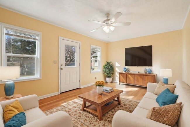 Building Photo - $500.00 off 2nd Months Rent!