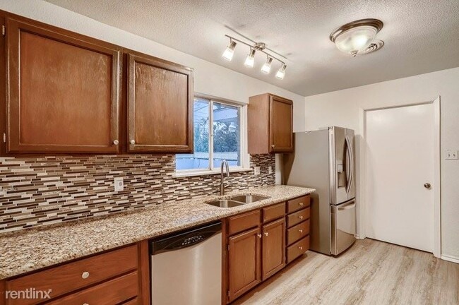 Building Photo - 3 br, 3 bath House - 7005 Willis Avenue