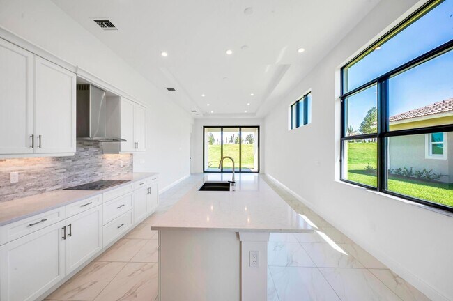 Building Photo - Southwest Pepoli Way, Port St. Lucie, FL 3...