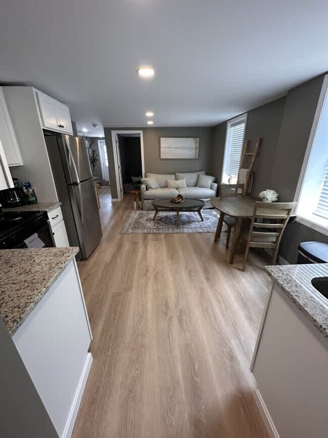 Foto del edificio - 301 Portsmouth Ave