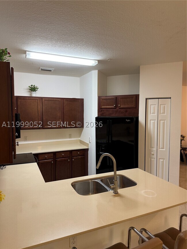 Foto del edificio - 290 NW 109th Ave