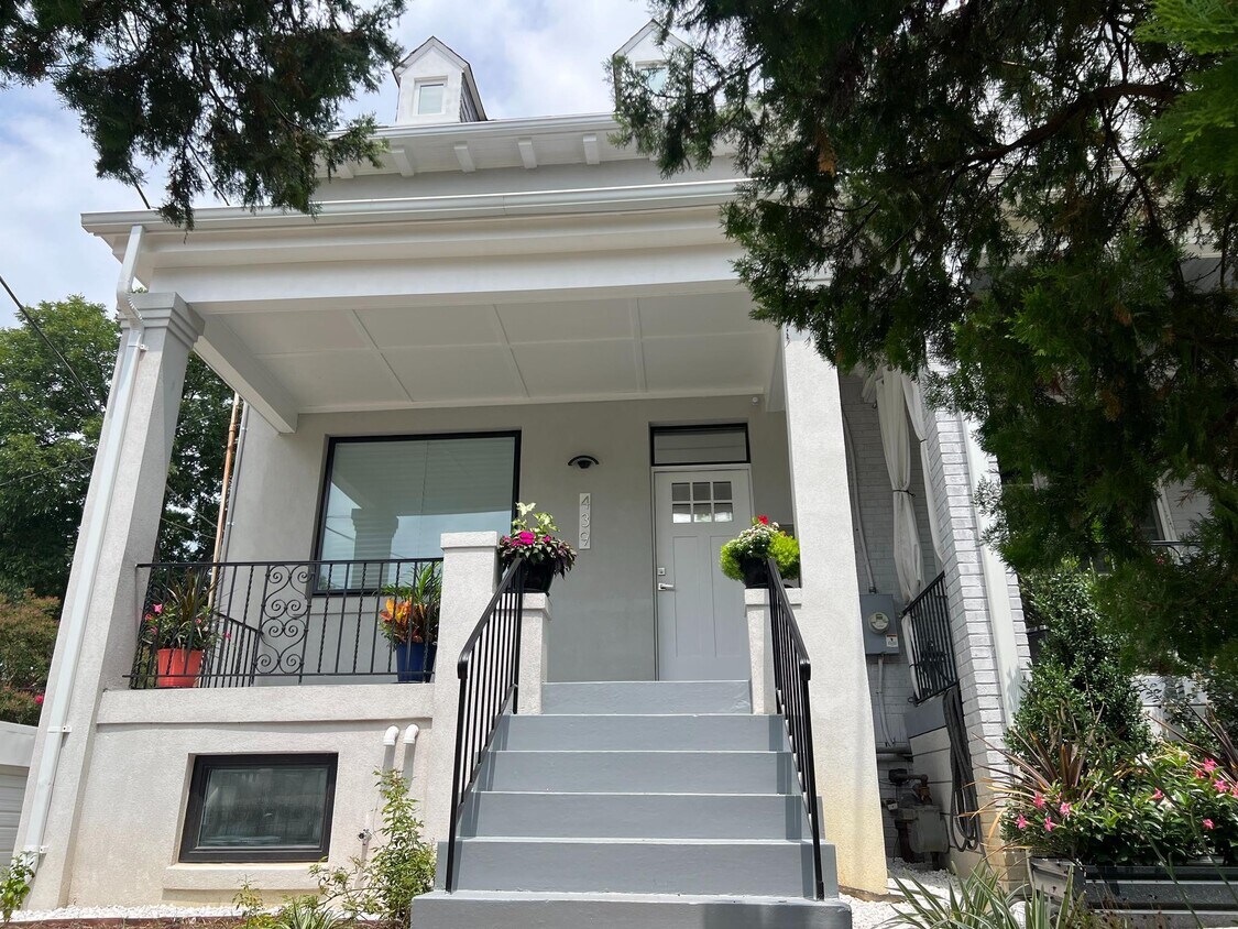 Primary Photo - 439 Hamilton St NW