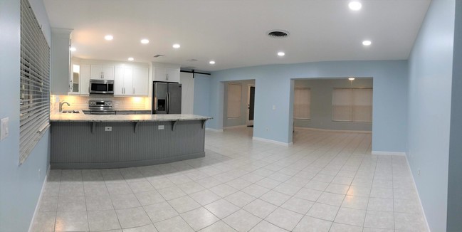 Building Photo - 1009 SE 15th Court  Stuart FL 34996