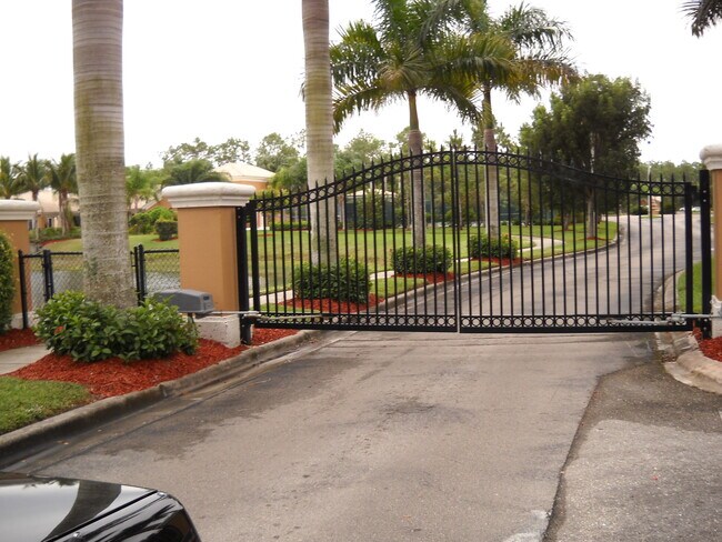 Foto del edificio - 1835 Florida Club Cir