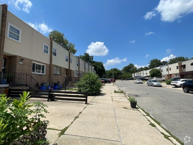 Building Photo - 1240 S Melville St