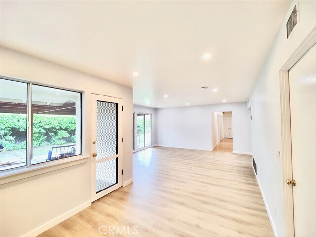 Building Photo - 1308 W Vine Ave